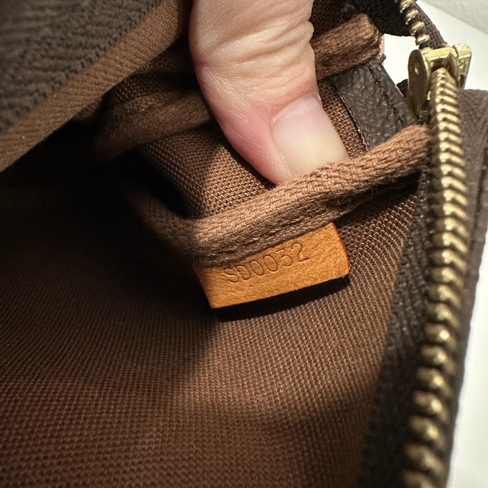 Louis Vuitton Pouchette with Cross Body Strap - Picture 4 of 15